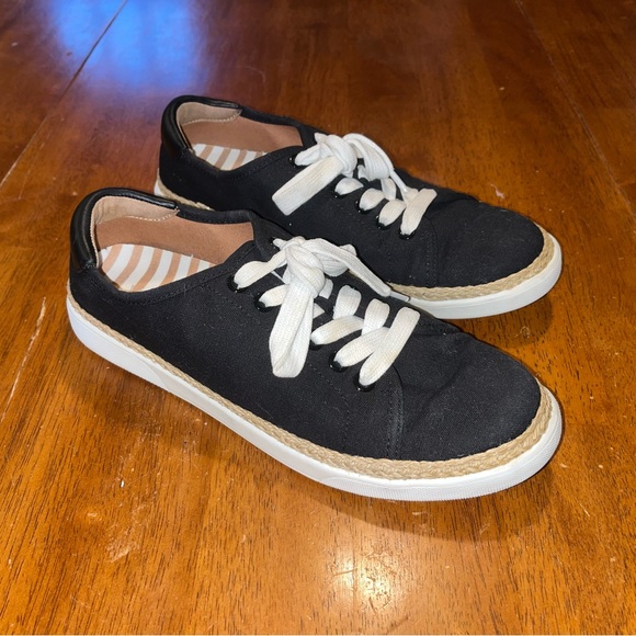 Vionic Hattie Sneakers - Picture 1 of 6